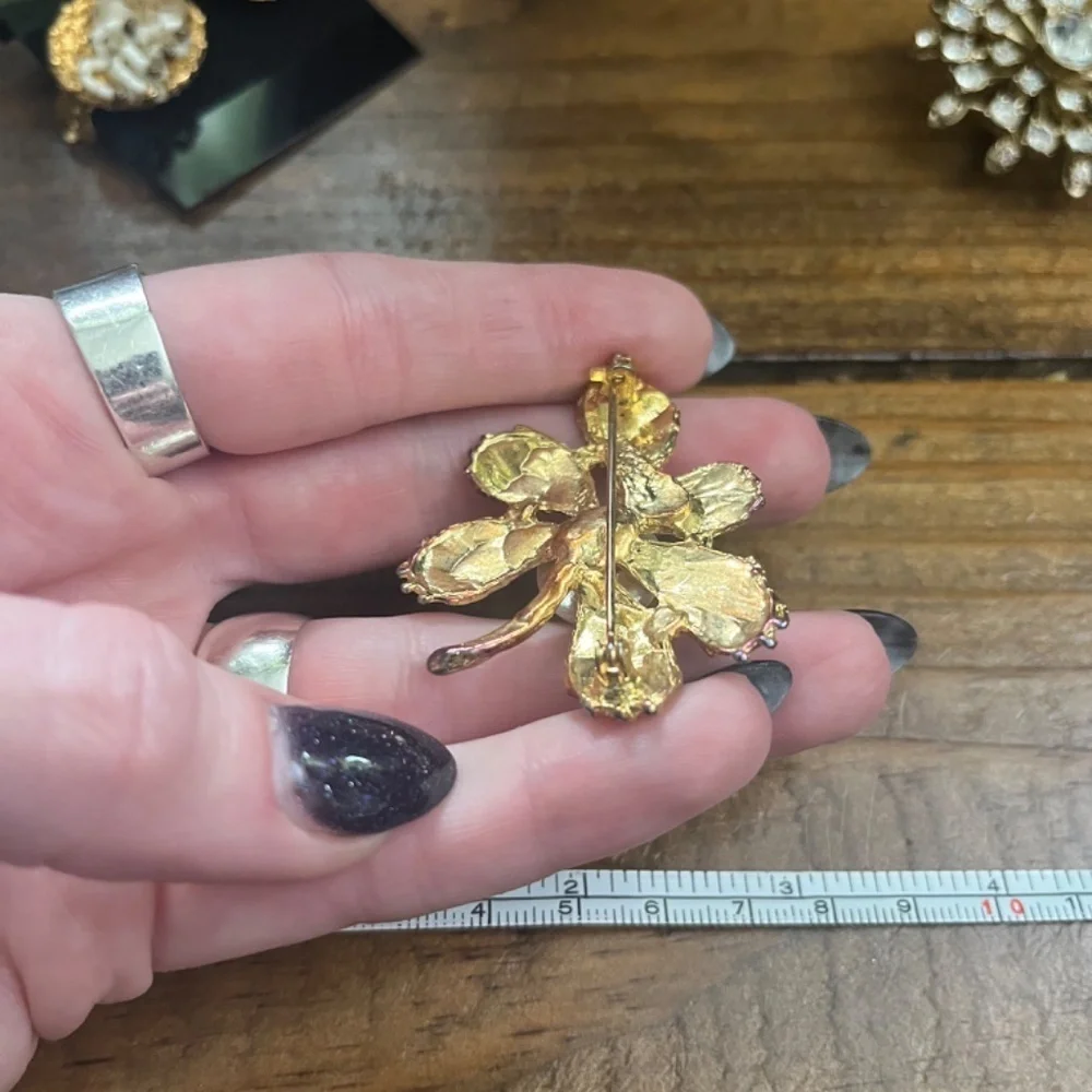 Vintage Large Chunky Gold Faux Pearl Flower Pin a Classic!